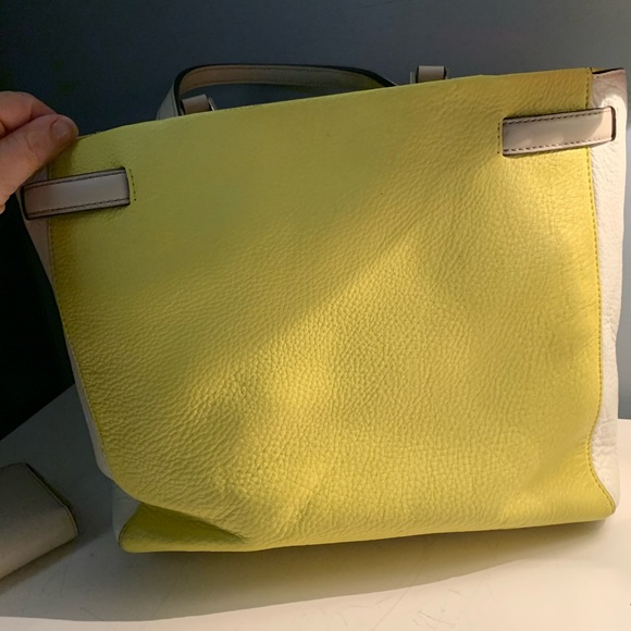 Kate Spade Tote with Matching Wallet - Picture 4 of 6